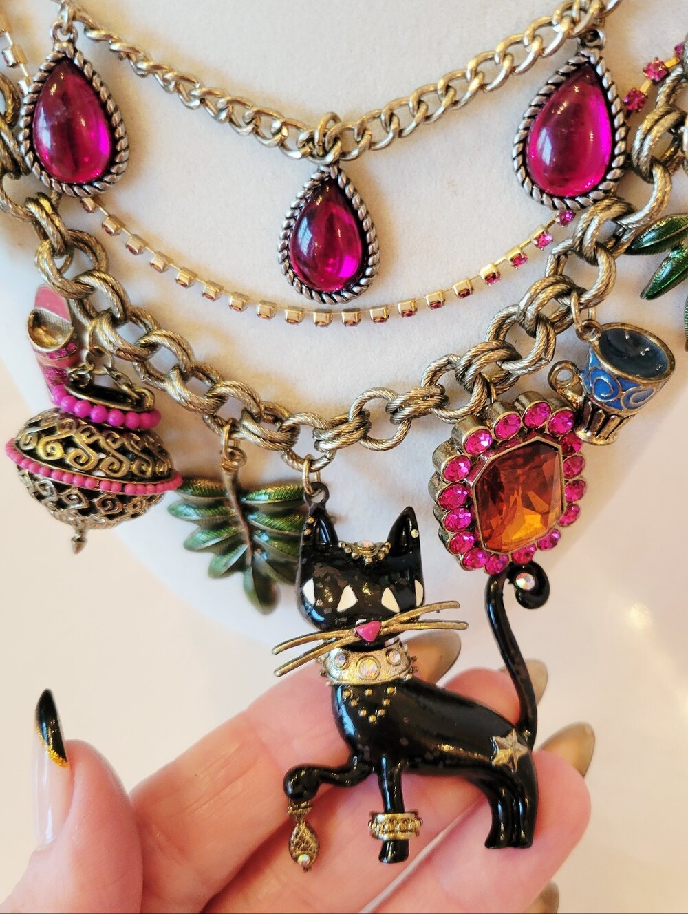 Rare Vintage Betsey Johnson Moroccan Cat Multi-Charm Layered Statement Necklace - Picture 6 of 12
